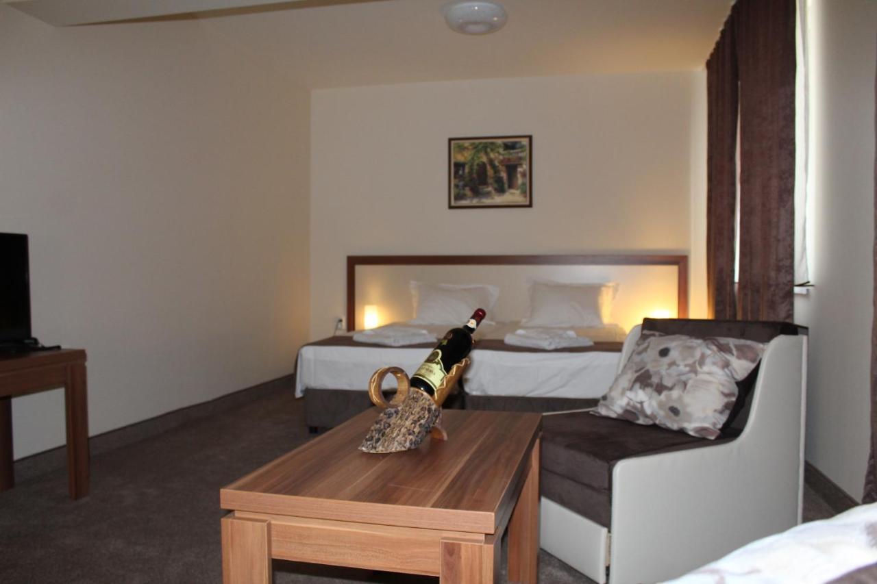 Family Hotel Bulgaria Харманли Екстериор снимка