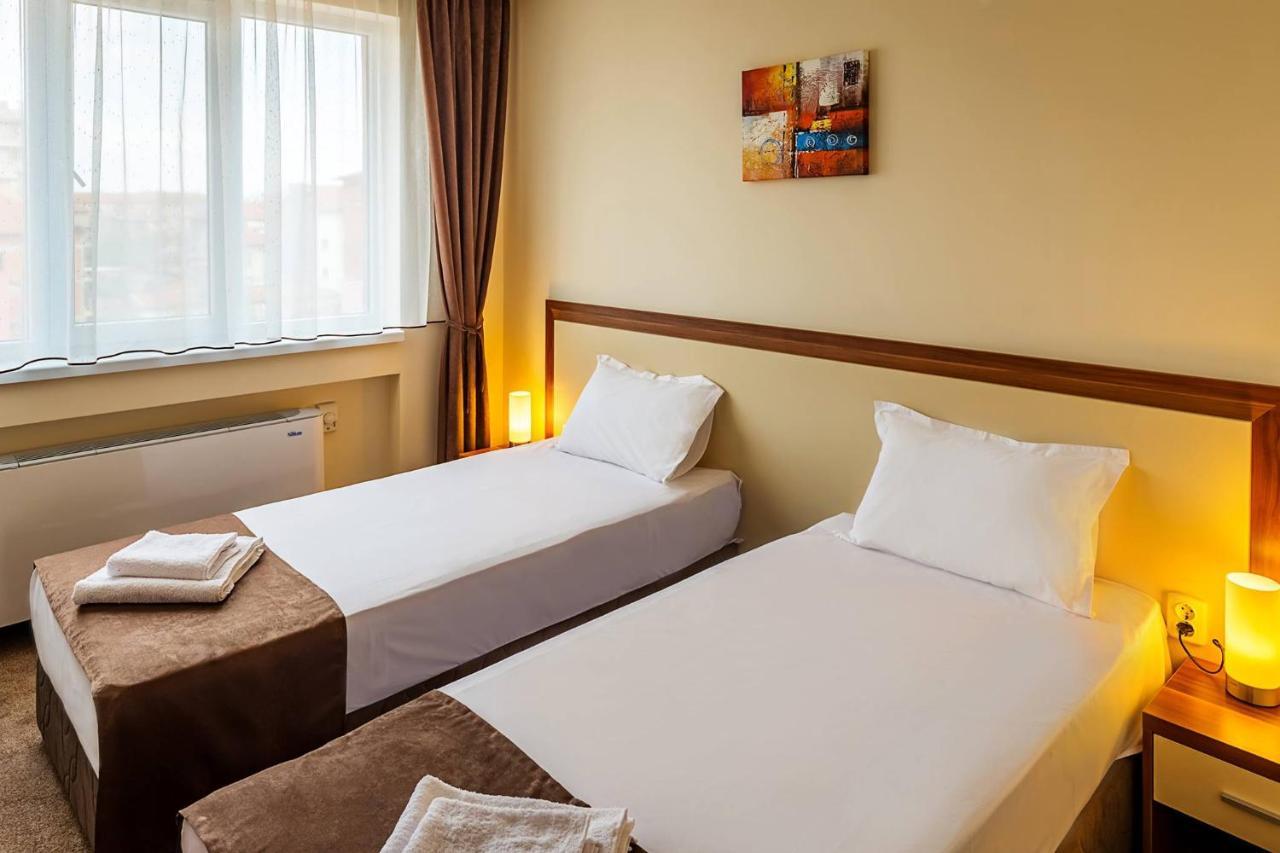Family Hotel Bulgaria Харманли Екстериор снимка