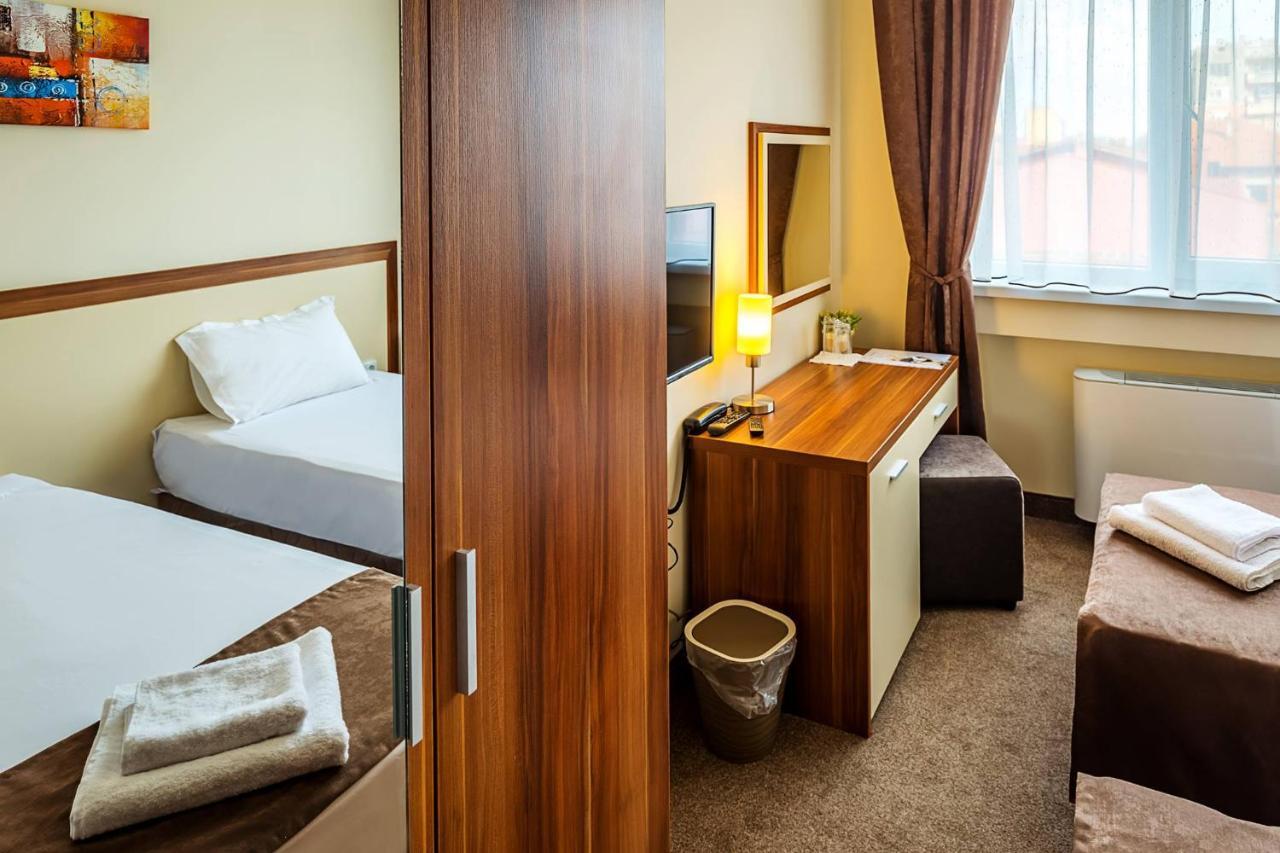 Family Hotel Bulgaria Харманли Екстериор снимка