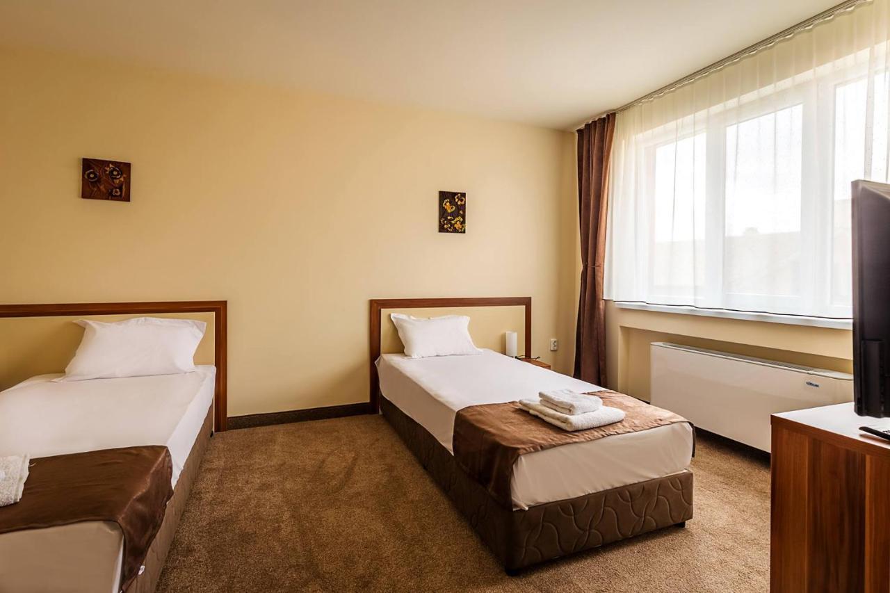 Family Hotel Bulgaria Харманли Екстериор снимка