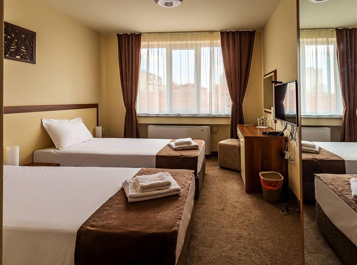Family Hotel Bulgaria Харманли Екстериор снимка